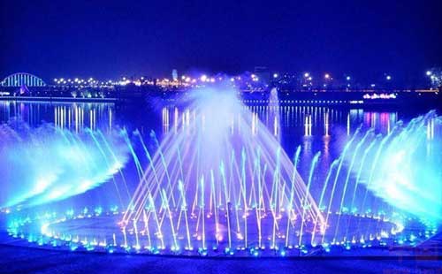 音樂噴泉是如何實(shí)現(xiàn)水秀表演和音樂的協(xié)調(diào)搭配的呢